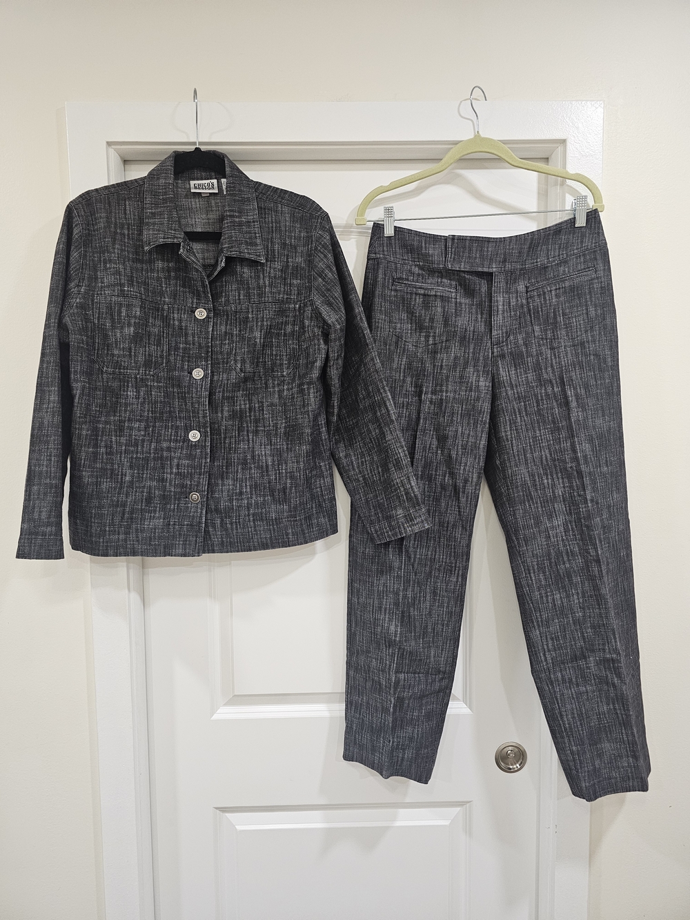 Chico's Design Gray 2pc Pant Suit Set Size 1 Notch Lapel Stretch 29" Inseam
